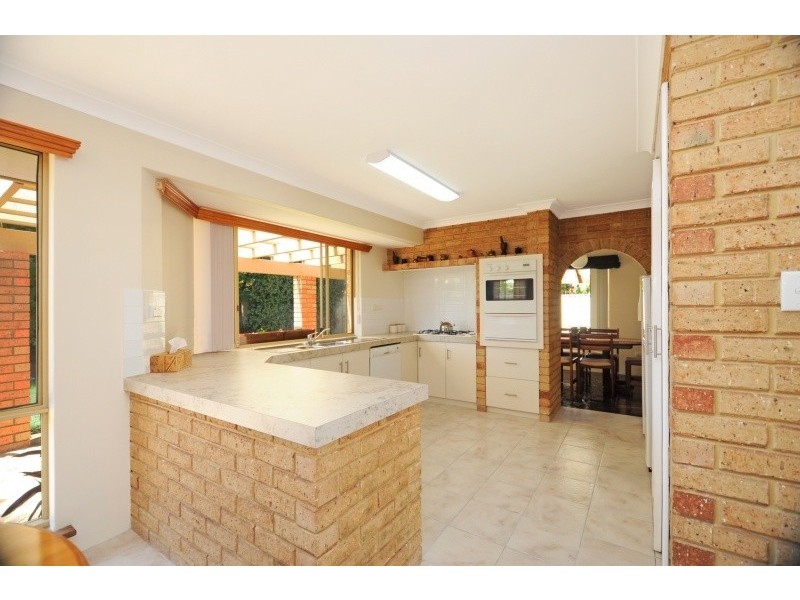 11 Leopold Court, Woodvale WA 6026