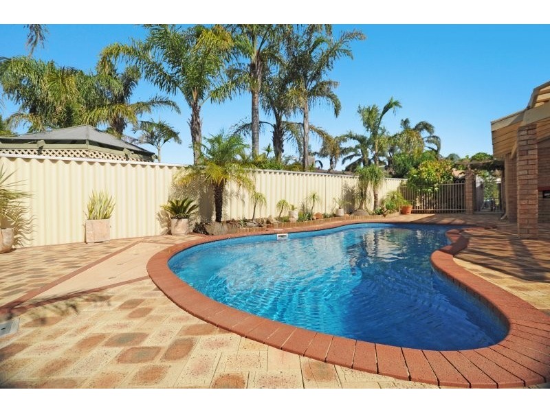 11 Leopold Court, Woodvale WA 6026