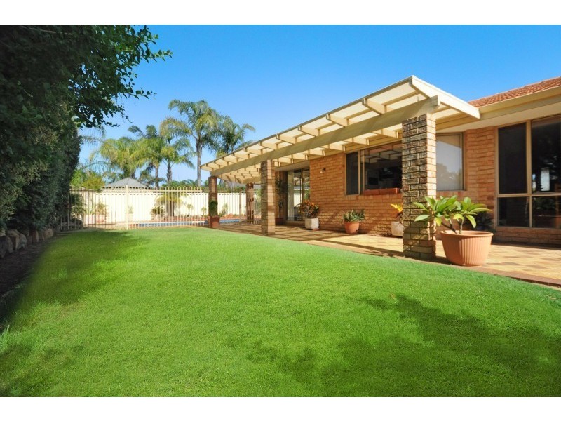 11 Leopold Court, Woodvale WA 6026