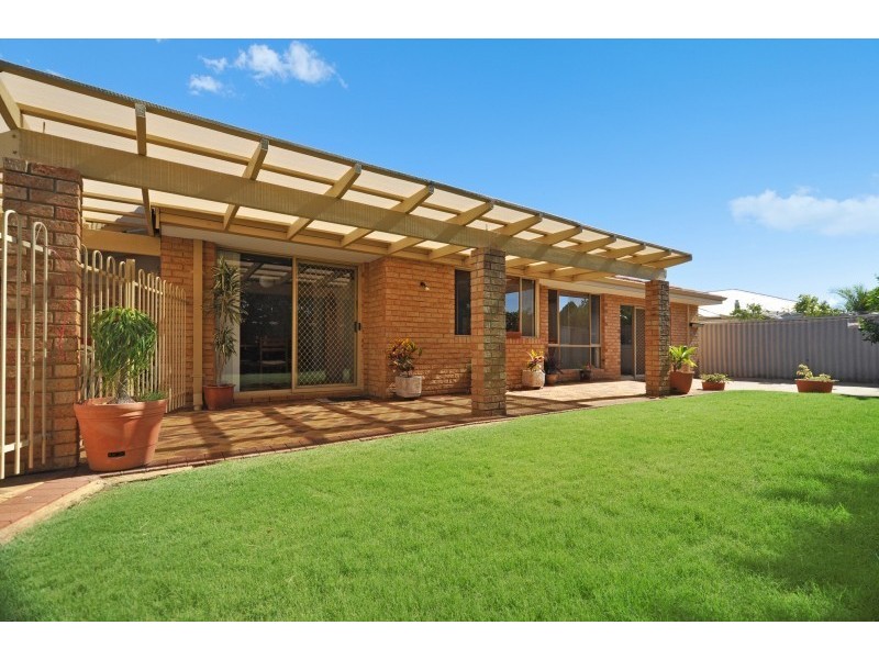 11 Leopold Court, Woodvale WA 6026