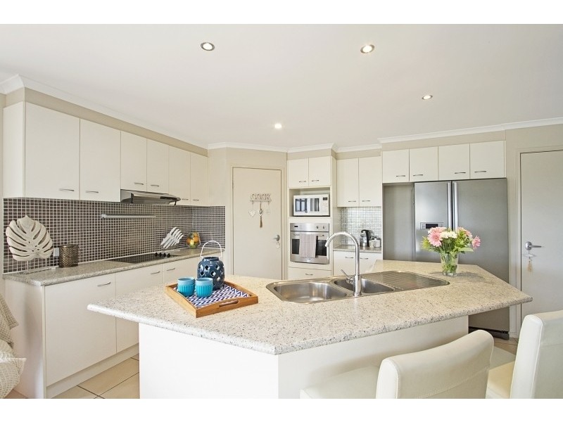 6 McLachlan Avenue, Mudgeeraba QLD 4213