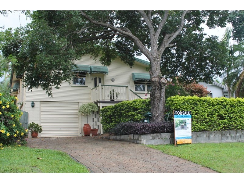 5 Second avenue, Labrador QLD 4215