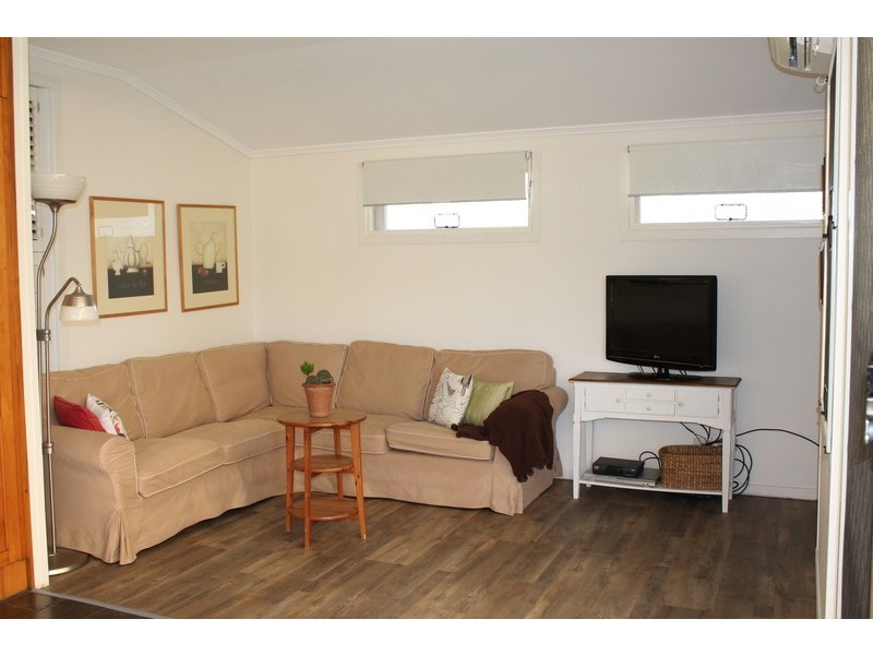 5 Second avenue, Labrador QLD 4215