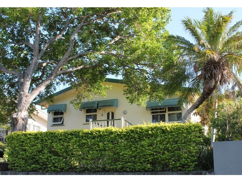 5 Second avenue, Labrador QLD 4215