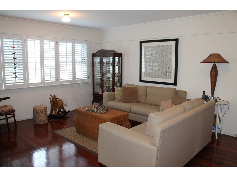 5 Second avenue, Labrador QLD 4215