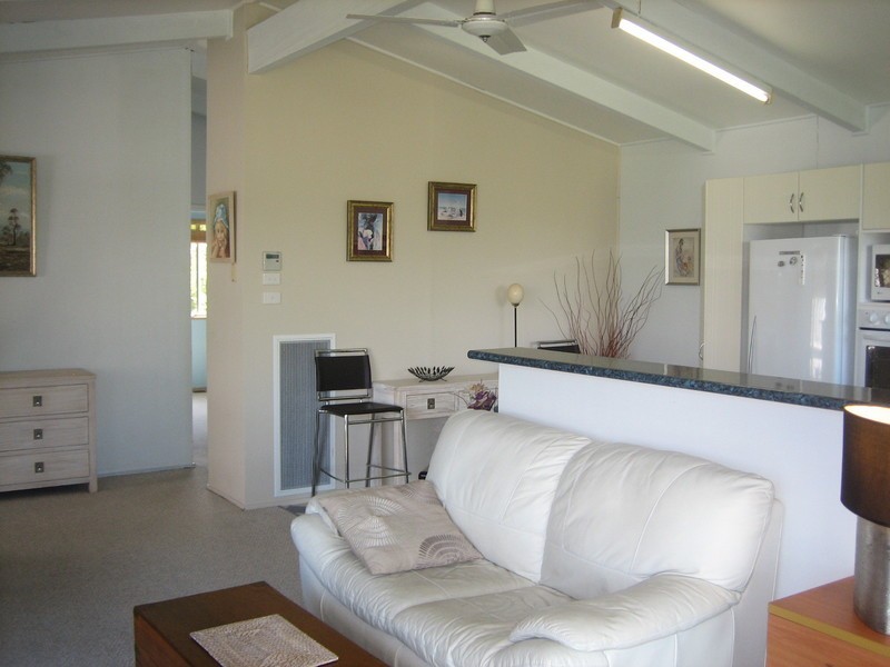 126 Canberra Crs, Burrill Lake NSW 2539