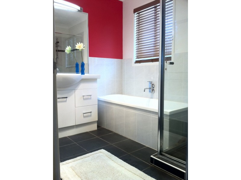 50 – 52 Bauer Drive, Mundoolun QLD 4285