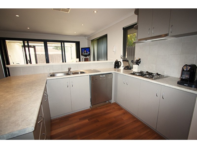 14B Downsborough Ave, Kewdale WA 6105