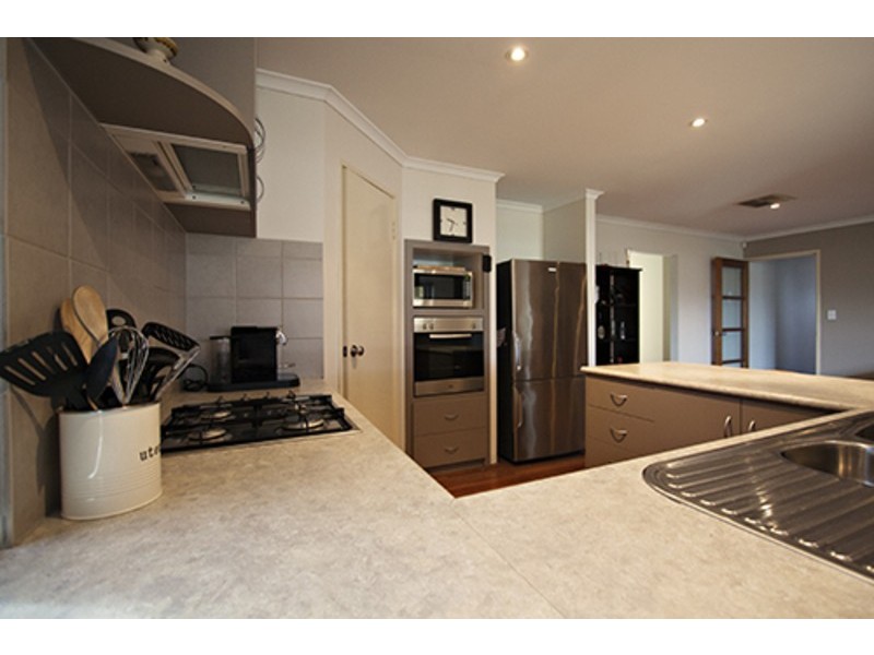 14B Downsborough Ave, Kewdale WA 6105