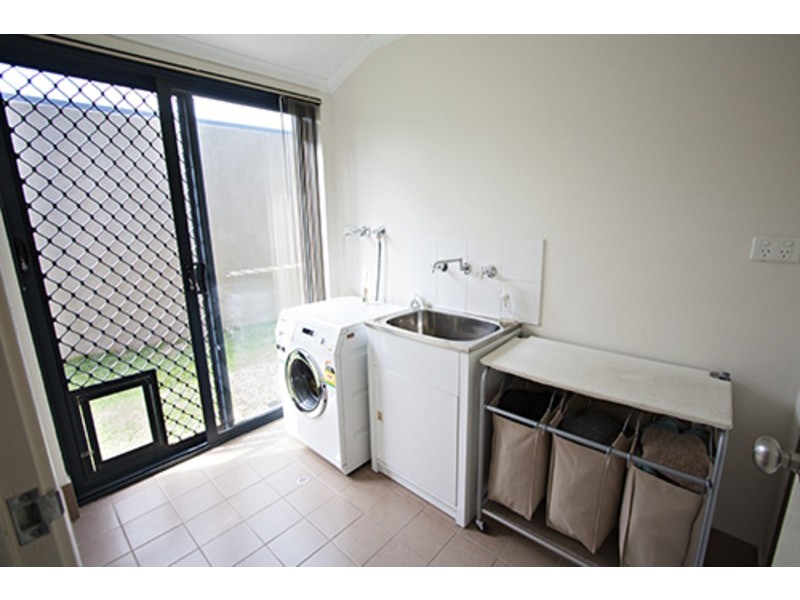 14B Downsborough Ave, Kewdale WA 6105