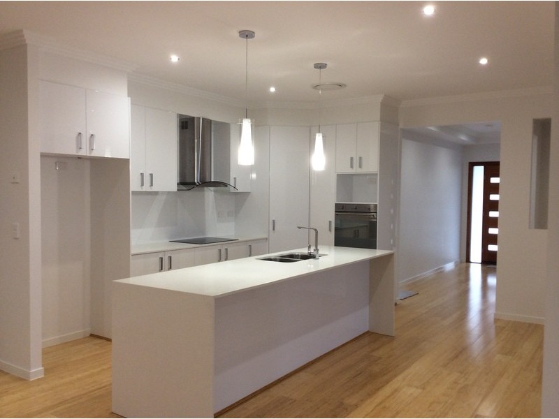 11 Highland Drive, Regents Park QLD 4118