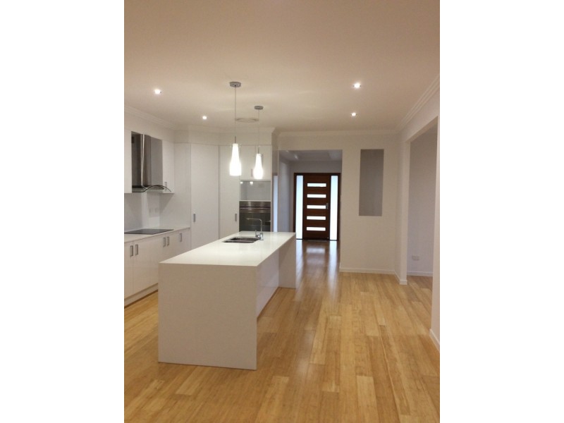 11 Highland Drive, Regents Park QLD 4118