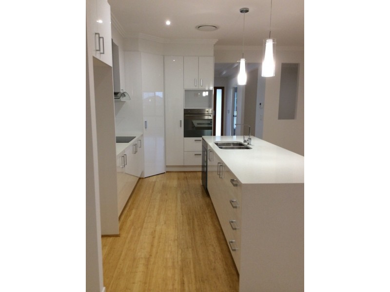 11 Highland Drive, Regents Park QLD 4118