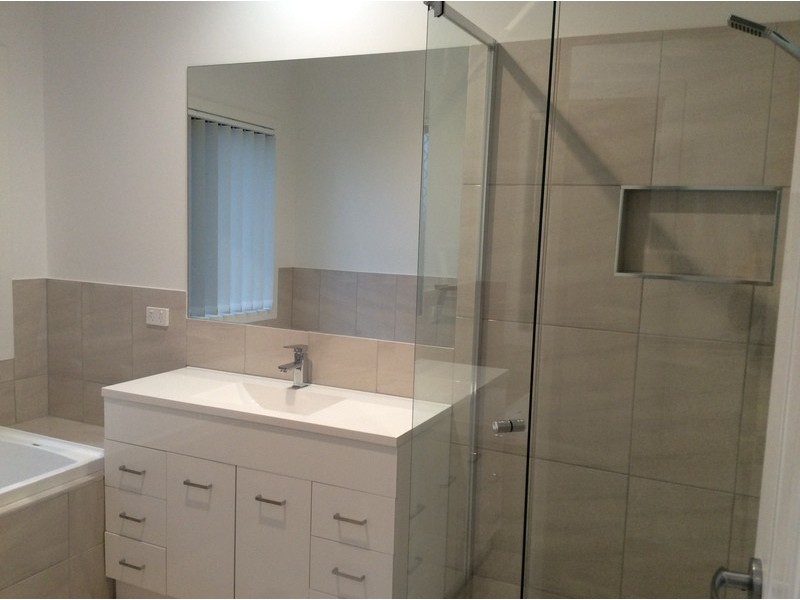 11 Highland Drive, Regents Park QLD 4118