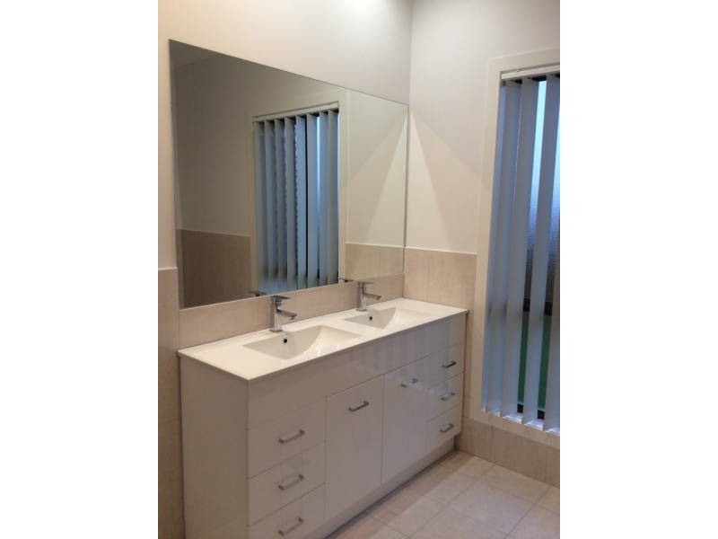 11 Highland Drive, Regents Park QLD 4118