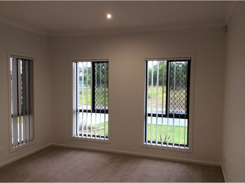 11 Highland Drive, Regents Park QLD 4118