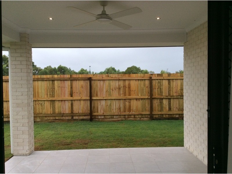 11 Highland Drive, Regents Park QLD 4118