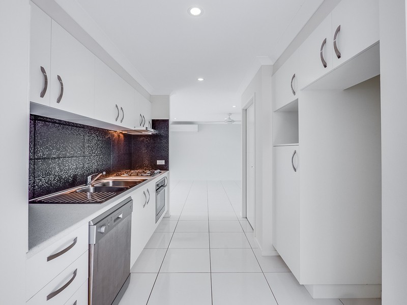 16 Warrumbungle Parade, Fitzgibbon QLD 4018