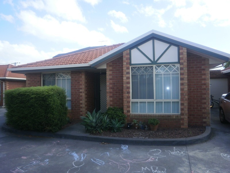 2/6 Portsmouth Place, Epping VIC 3076