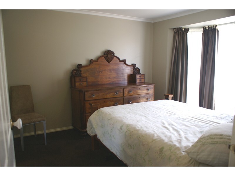 18 Shale Court, Delahey VIC 3037