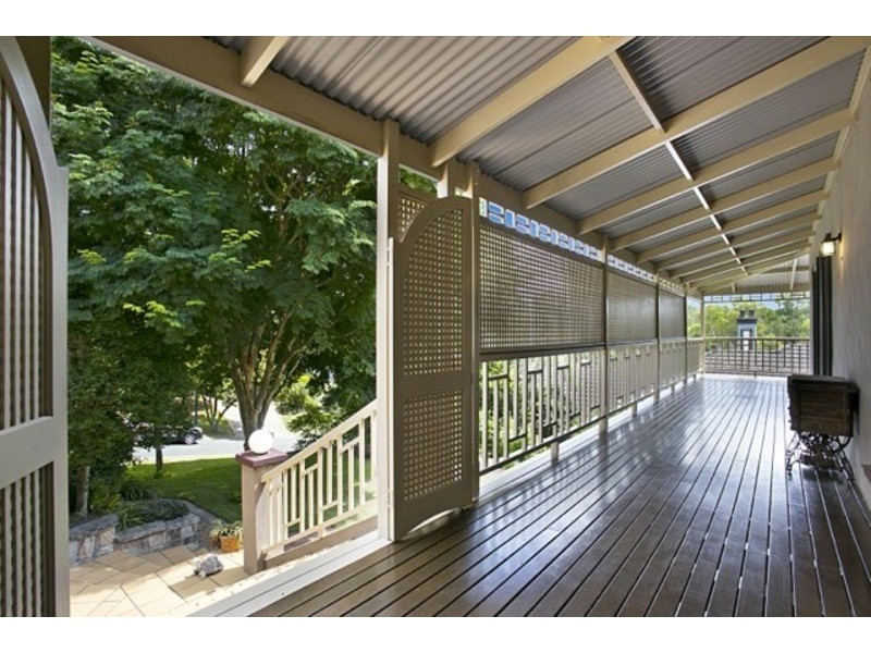 4 Whiteley Close, Brookfield QLD 4069