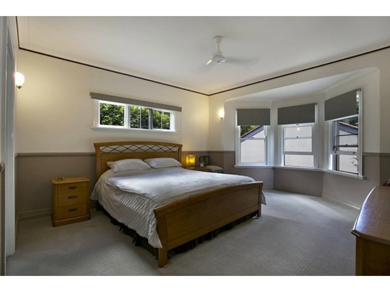 4 Whiteley Close, Brookfield QLD 4069