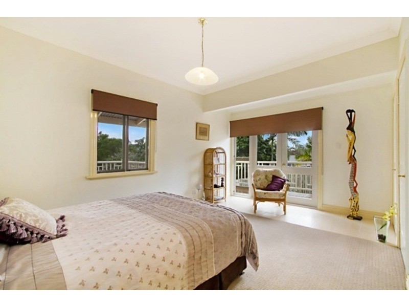 4 Whiteley Close, Brookfield QLD 4069