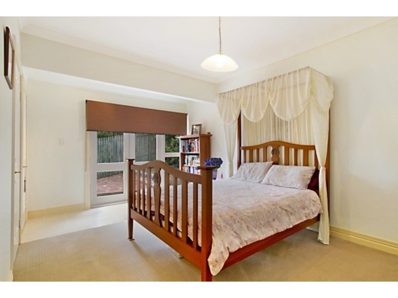 4 Whiteley Close, Brookfield QLD 4069