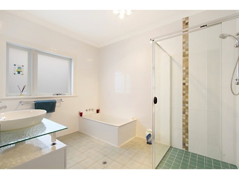 4 Whiteley Close, Brookfield QLD 4069