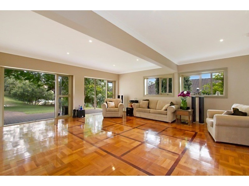 4 Whiteley Close, Brookfield QLD 4069