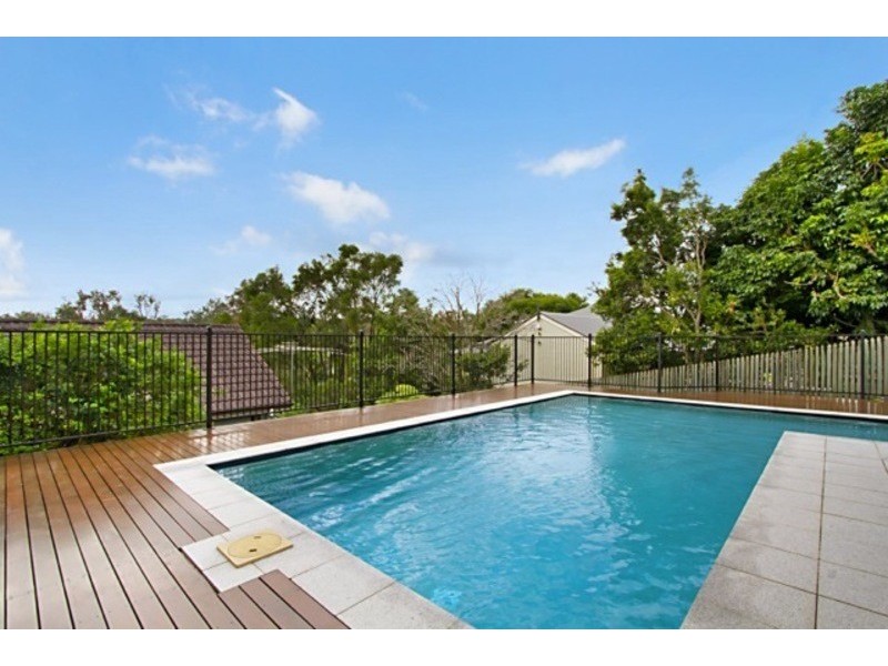 4 Whiteley Close, Brookfield QLD 4069