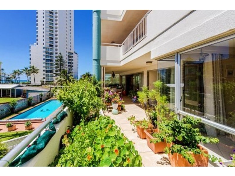 7 FERN St, Surfers Paradise QLD 4217