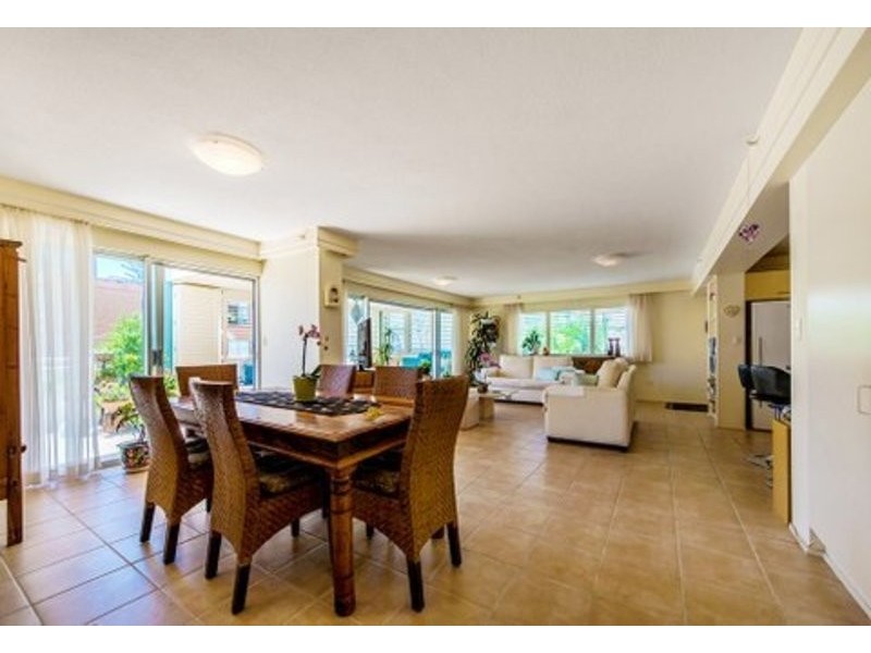 7 FERN St, Surfers Paradise QLD 4217