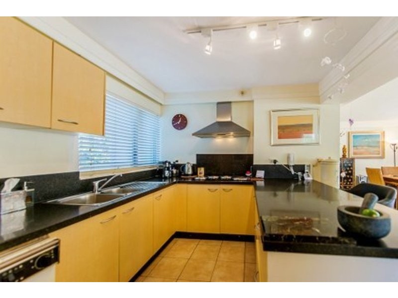 7 FERN St, Surfers Paradise QLD 4217