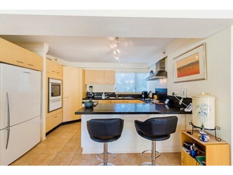 7 FERN St, Surfers Paradise QLD 4217