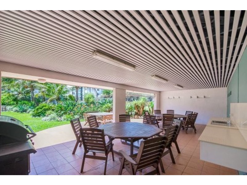 7 FERN St, Surfers Paradise QLD 4217