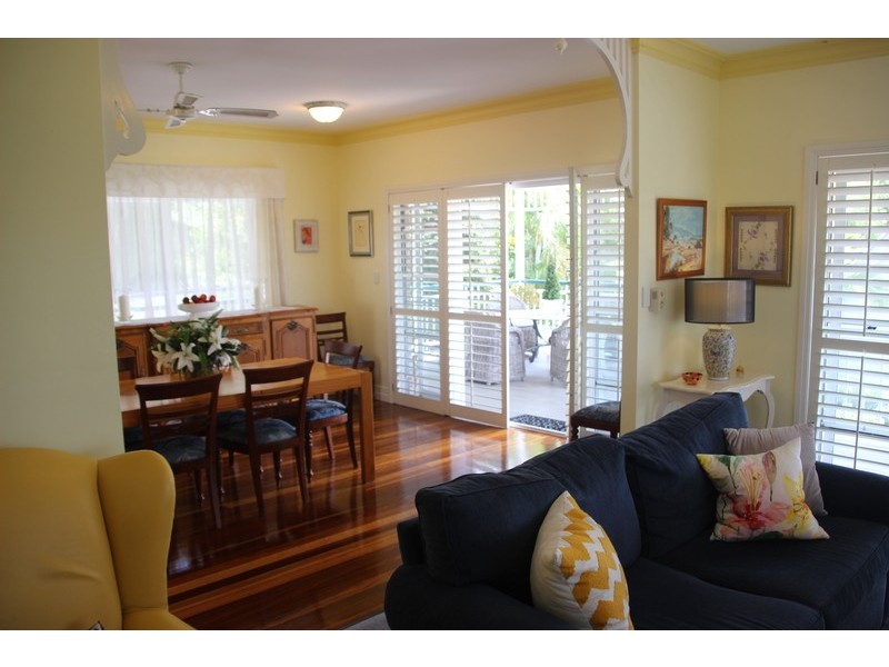 10 Maroa Close, Chapel Hill QLD 4069
