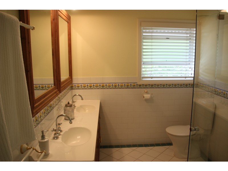 10 Maroa Close, Chapel Hill QLD 4069