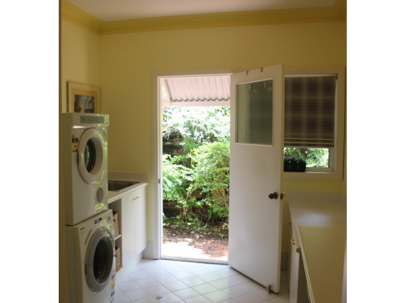 10 Maroa Close, Chapel Hill QLD 4069