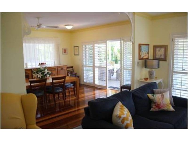 10 Maroa Close, Chapel Hill QLD 4069