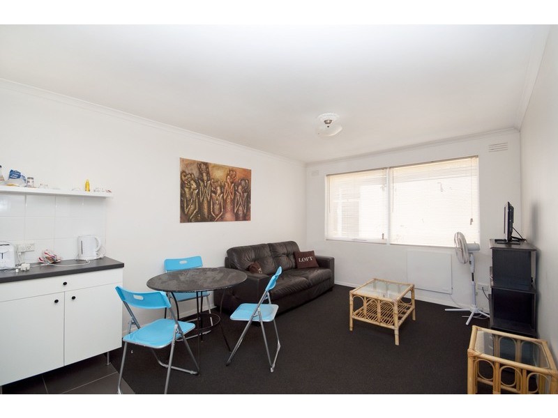 2/13 Ormond Rd, West Footscray VIC 3012