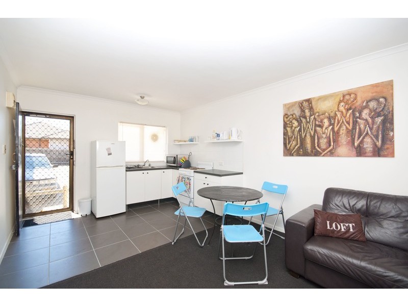 2/13 Ormond Rd, West Footscray VIC 3012