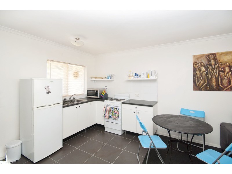 2/13 Ormond Rd, West Footscray VIC 3012
