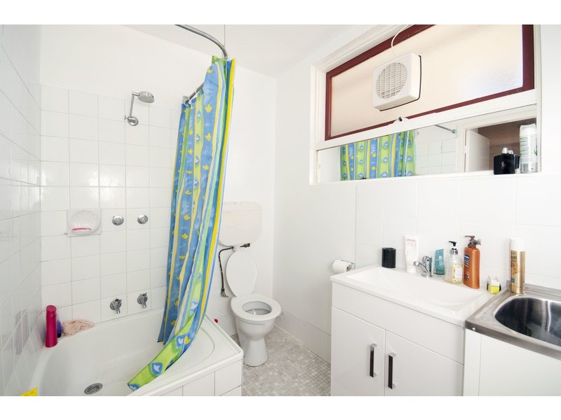 2/13 Ormond Rd, West Footscray VIC 3012