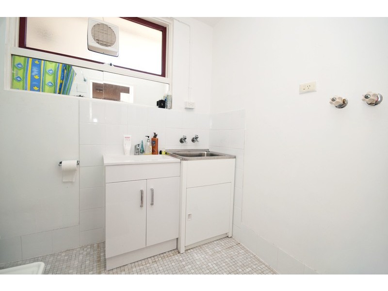 2/13 Ormond Rd, West Footscray VIC 3012