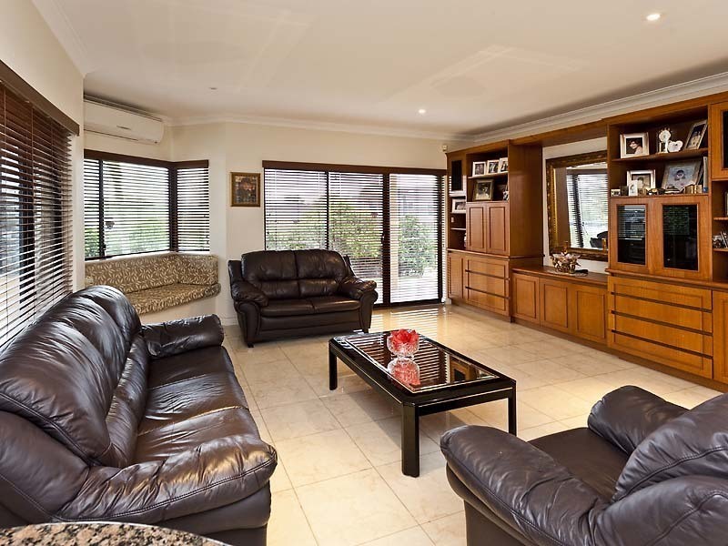 8 Bateman Rd, Mount Pleasant WA 6153