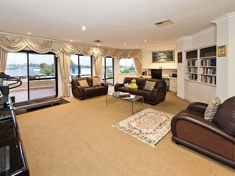 8 Bateman Rd, Mount Pleasant WA 6153