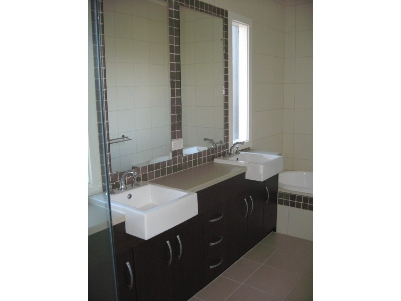 22 Riverglades drive, Sanctuary Lakes VIC 3030