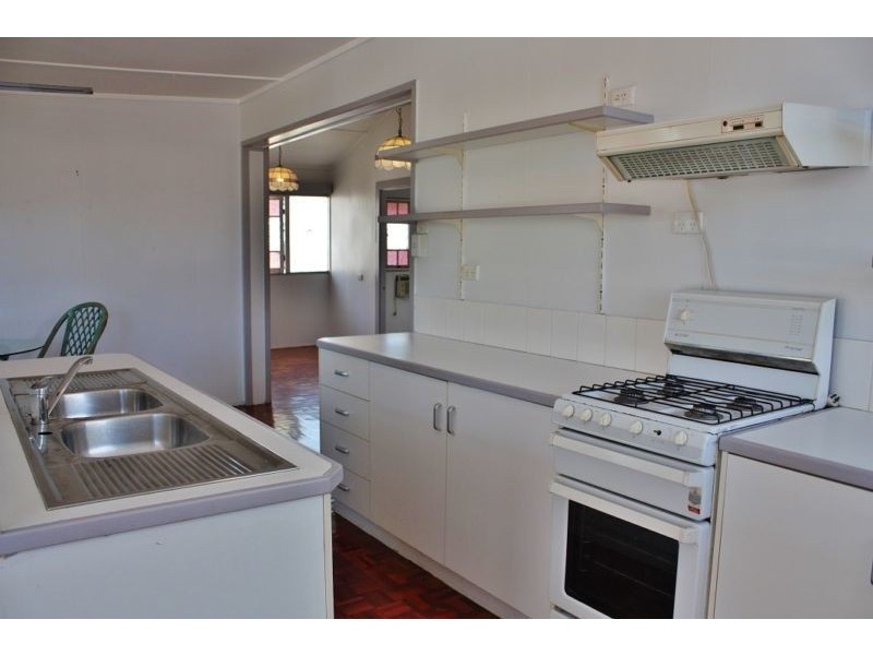 34 Sixth Ave, South Townsville QLD 4810