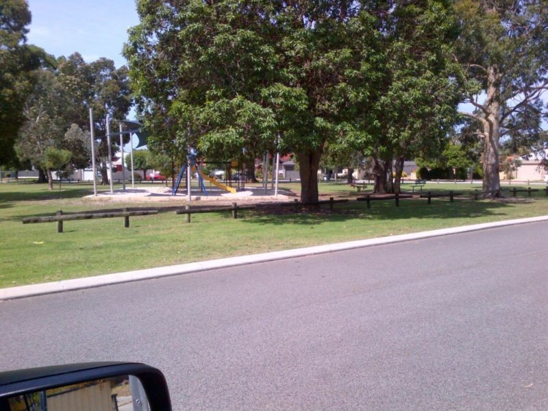 5 Hailsham Rd, Nollamara WA 6061